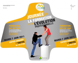 Espace m�tiers de l'Aube - Street Marketing avec Gyropode Segway r�seau Mobilboard troyes
